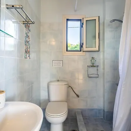 Kitries Summer Getaway - Eden Comfy Kitriai