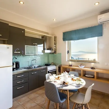 Kitries Summer Getaway - Eden Comfy Kitriai