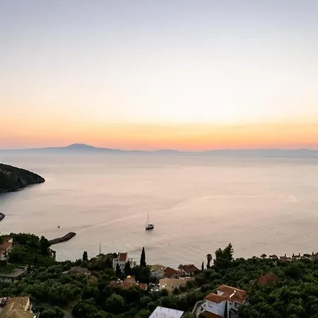 Kitries Summer Getaway - Eden Comfy Holiday home