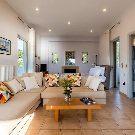 Kitries Summer Getaway - Eden Comfy Holiday home