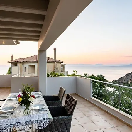 Kitries Summer Getaway - Eden Comfy Kitriai