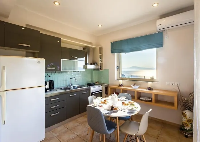 Kitries Summer Getaway - Eden Comfy Kitriaí